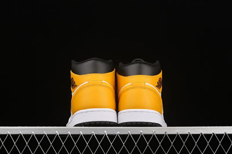 All categories Air Jordan Jordan series basketball shoes Air Jordan 1 Mid Air Jordan 1 Mid AJ1 Joe 1 white and yellow Zhongbang basketball shoes 554724-170